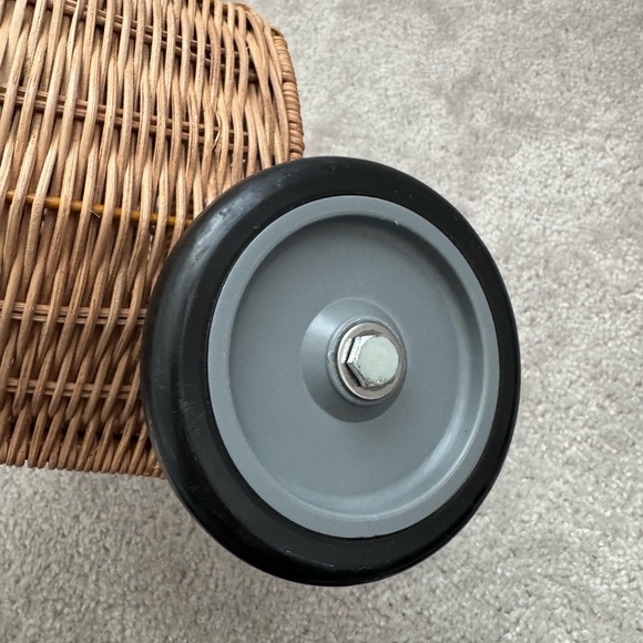 LUGGY WHEELED RATTAN BASKET - Picture 9 of 9